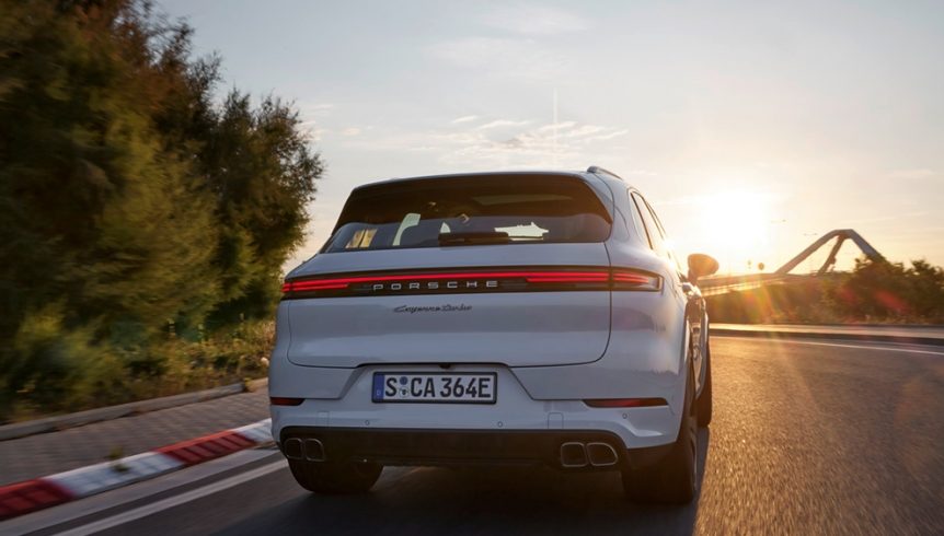 Porsche Cayenne Turbo E-Hybrid Pulls Up with 729 HP, 700 lb-ft of Torque 2