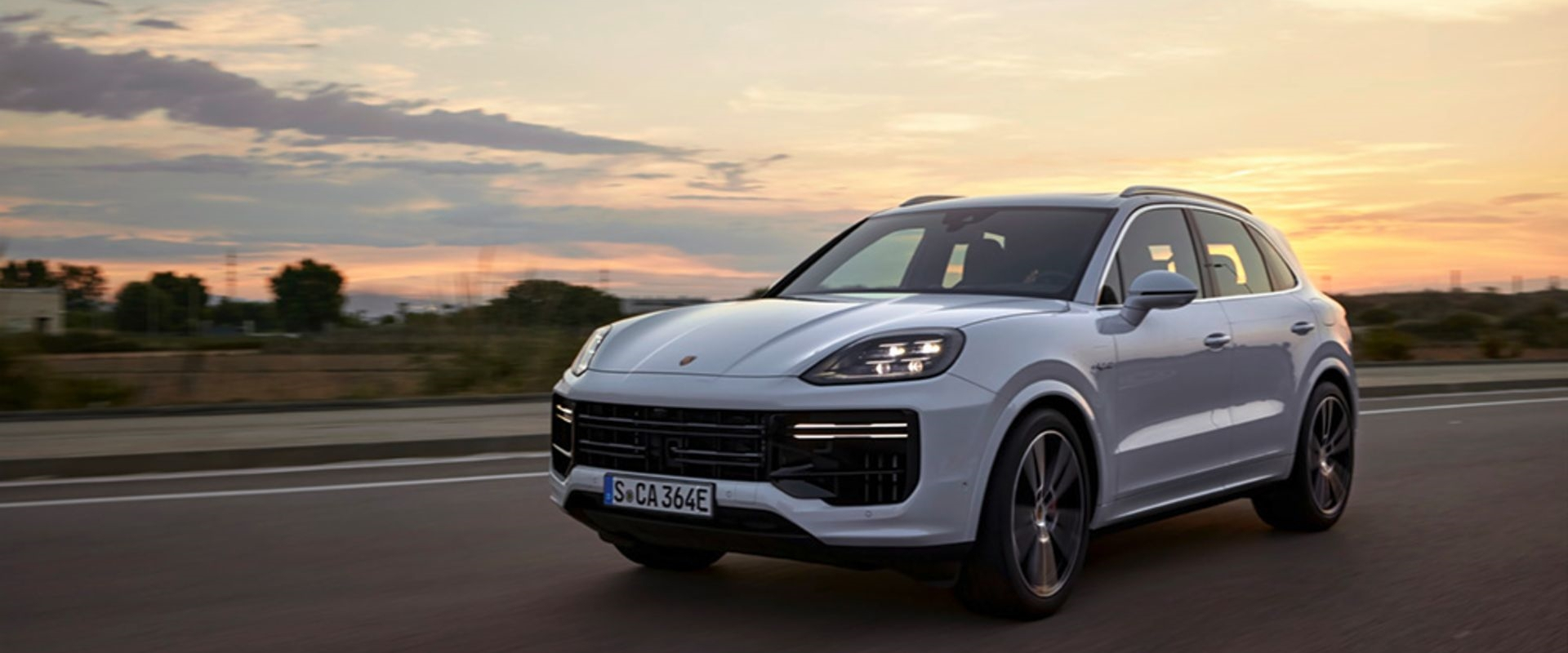Porsche Cayenne Turbo E-Hybrid Pulls Up with 729 HP, 700 lb-ft of Torque 5