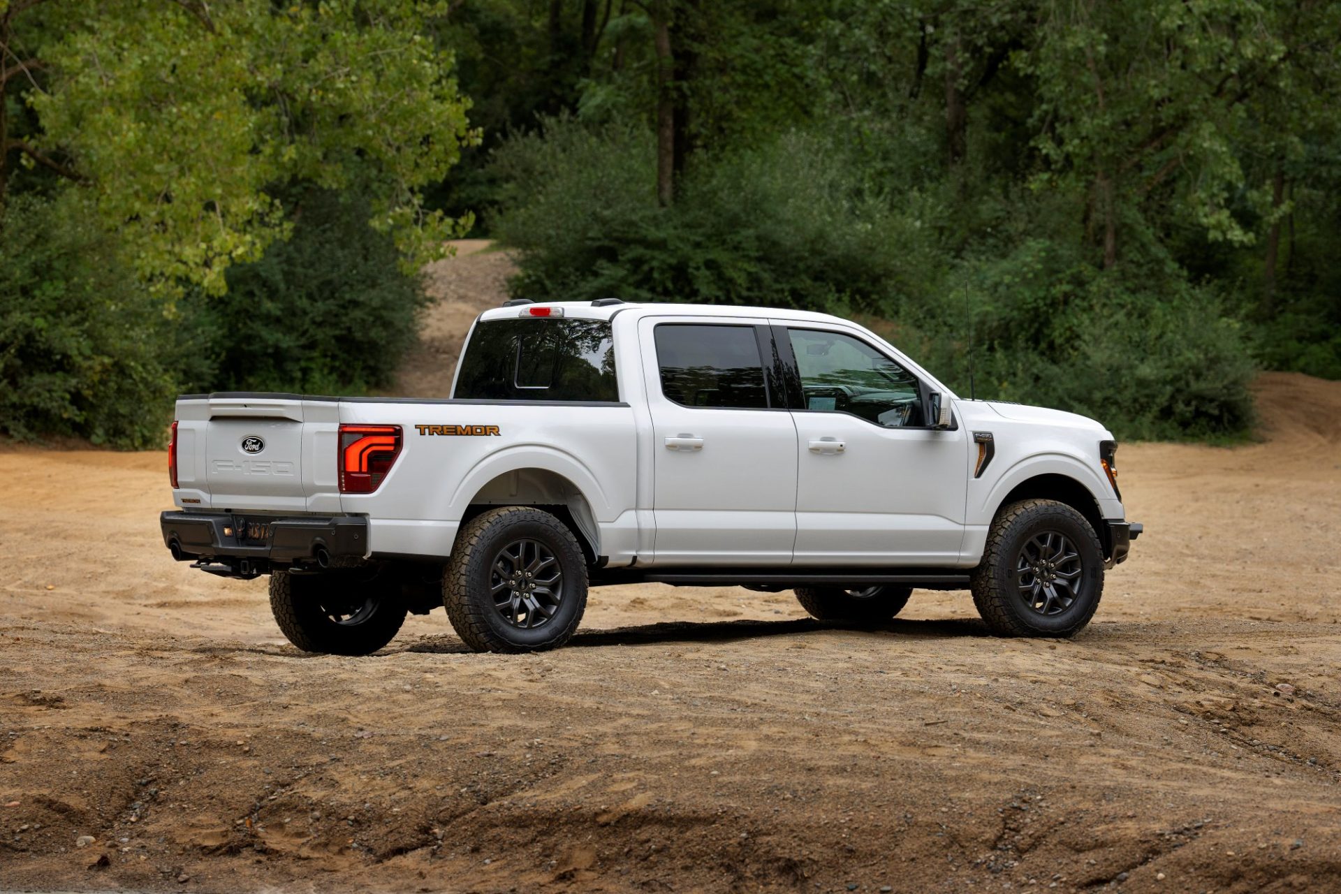 2024 Ford F-150 Debuts with Tech and Tailgates - MotorWeek