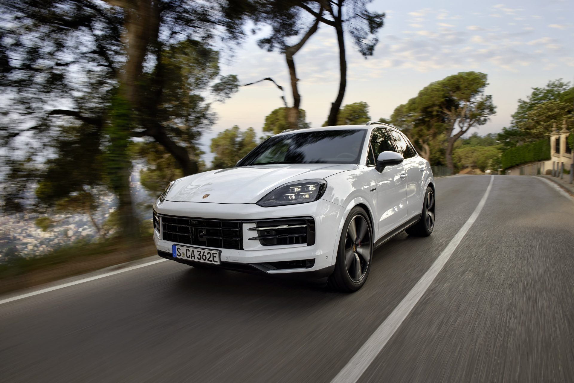 New Porsche Driver Experience makes its debut in the Cayenne