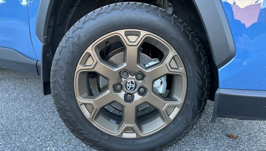 2023 Toyota RAV4 Woodland Wheel & A/T tire