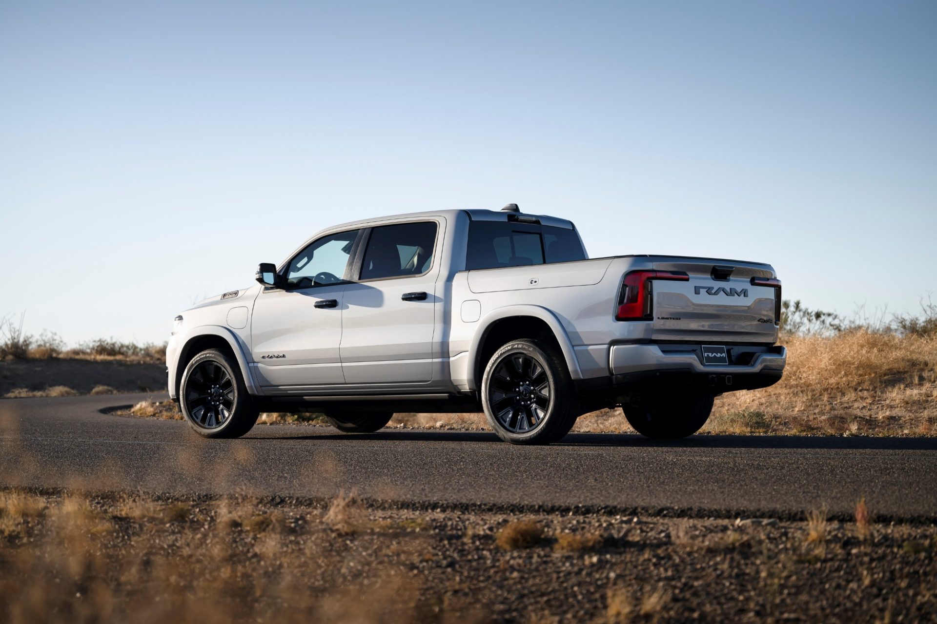 2025 Ram 1500 Ramcharger Debuts As Extended Range EV; Electric ...