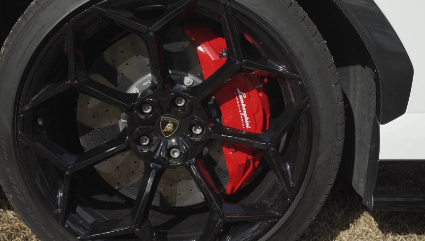 2024 Lamborghini Urus Performante Wheel Detail