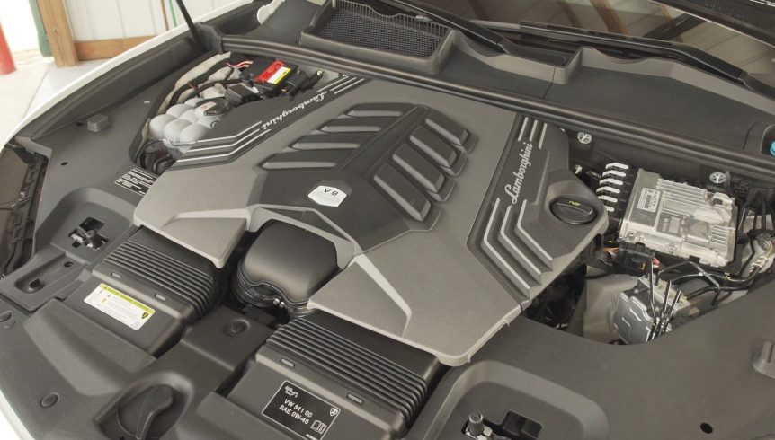 2024 Lamborghini Urus Performante Engine