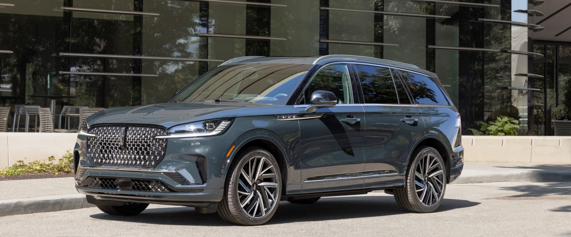 Lincoln Aviator Refresh Brings More Tech and BlueCruise Hands-Free Driving