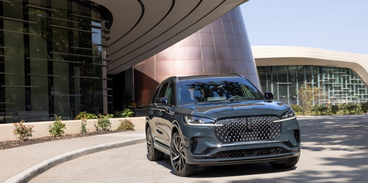 Lincoln Aviator Refresh Brings More Tech and BlueCruise Hands-Free Driving 1