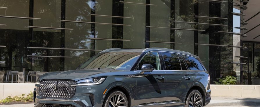 Lincoln Aviator Refresh Brings More Tech and BlueCruise Hands-Free Driving