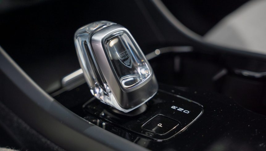 2024 Volvo XC40 Recharge Shifter