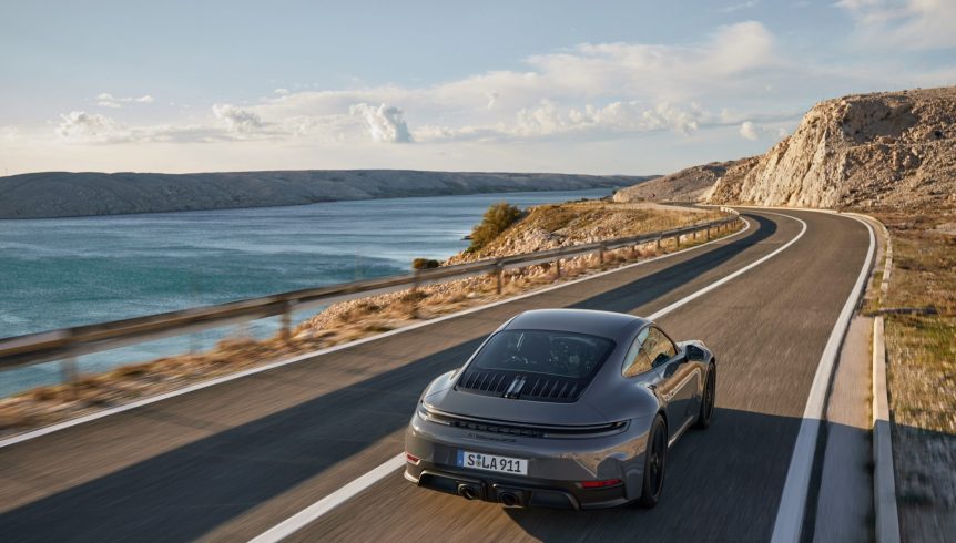 Porsche 911 Updated; New Hybrid Model Debuted 18