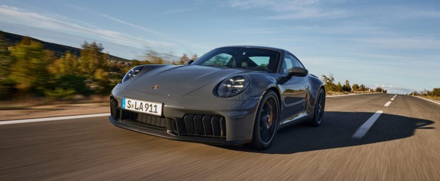 Porsche 911 Updated; New Hybrid Model Debuted 19