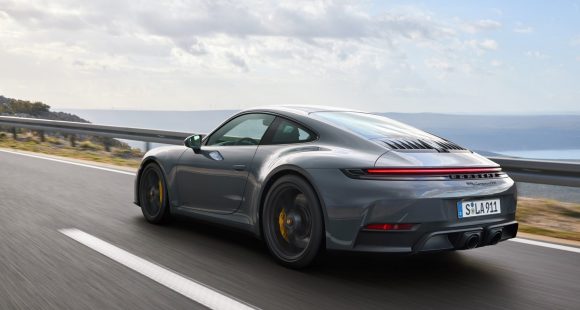 Porsche 911 Updated; New Hybrid Model Debuted 20