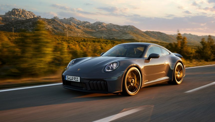 Porsche 911 Updated; New Hybrid Model Debuted 21
