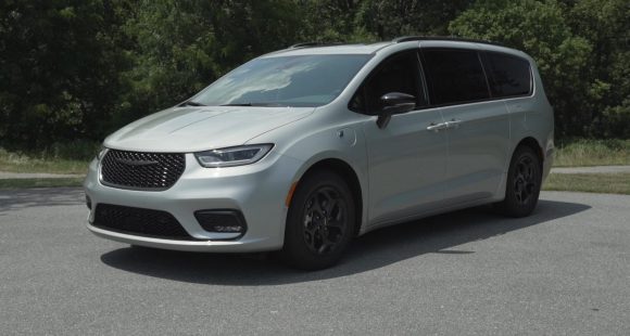 2024 Chrysler Pacifica PHEV 2