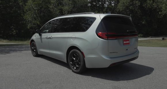 2024 Chrysler Pacifica PHEV 3