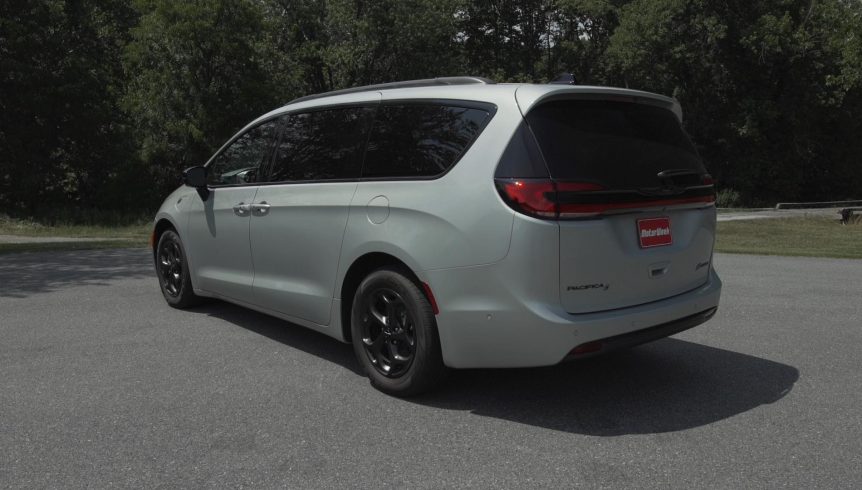 2024 Chrysler Pacifica PHEV 3