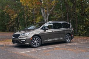 2024 Chrysler Pacifica PHEV 1