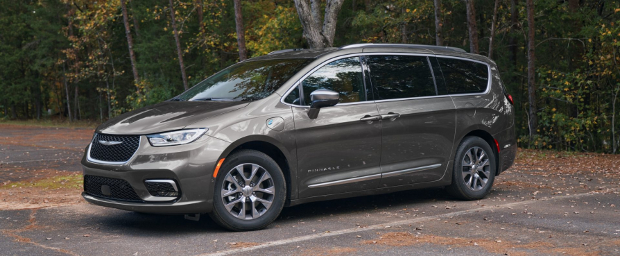 2024 Chrysler Pacifica PHEV 1