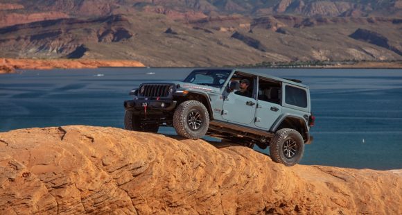 2025 Jeep Wrangler Manual Made V6 Exclusive 3