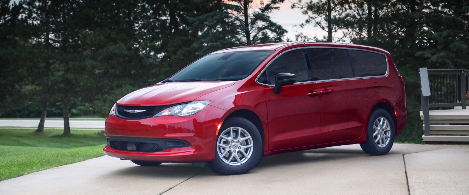 Chrysler Brings Back Voyager as Entry-Level Minivan