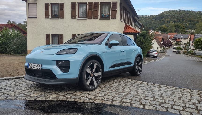 2025 Porsche Macan Base & Macan 4S 1