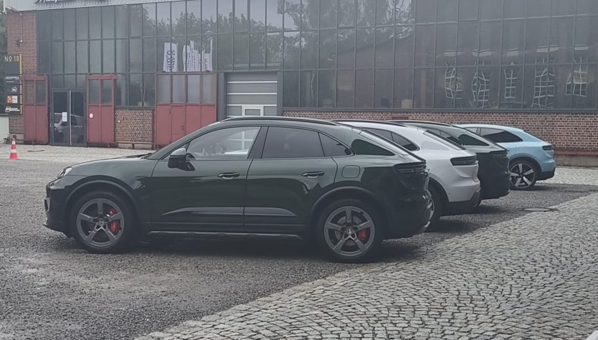 2025 Porsche Macan Base & Macan 4S 4