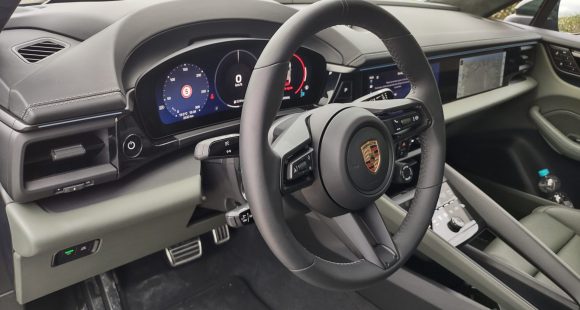 2025 Porsche Macan Base & Macan 4S 5