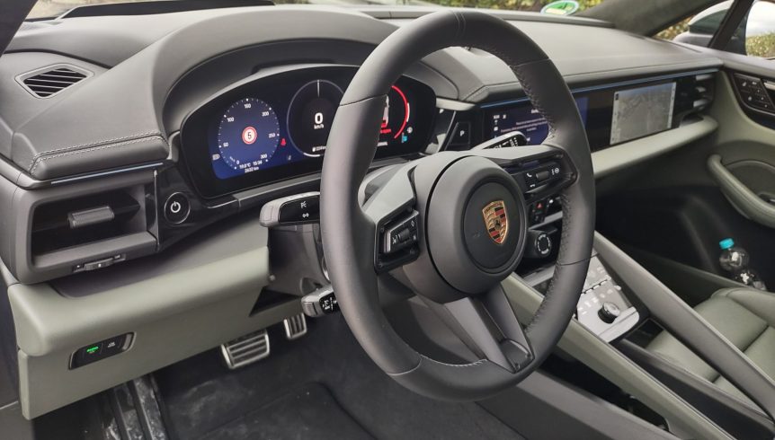 2025 Porsche Macan Base & Macan 4S 5