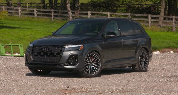 2025 Audi SQ7 12