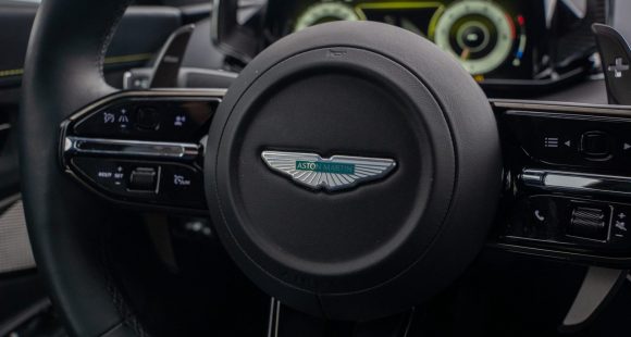 2025 Aston Martin Vantage 39