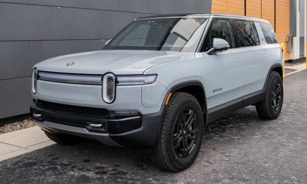 2025 Rivian R1S